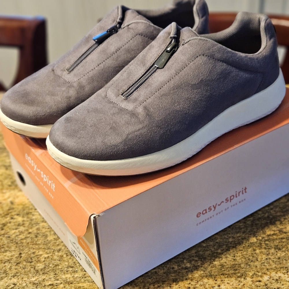 Easy Spirit Womens Gray Slip-On Loafers SZ 12